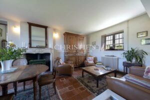 CHARENTE – TRES BELLE LONGERE