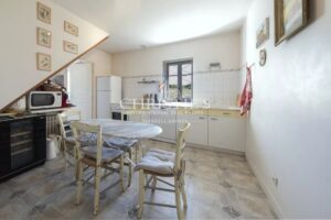 CHARENTE – TRES BELLE LONGERE