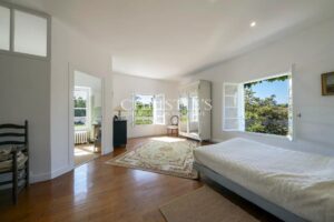 CHARENTE – TRES BELLE LONGERE