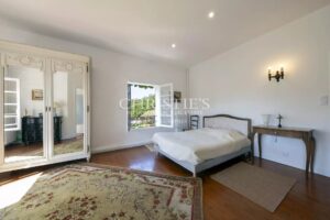 CHARENTE – TRES BELLE LONGERE