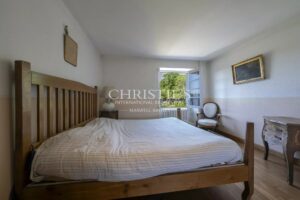 CHARENTE – TRES BELLE LONGERE