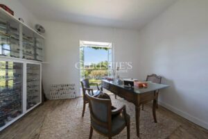 CHARENTE – TRES BELLE LONGERE