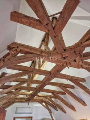 Une demeure de ville exceptionnelle du XVe siècle située au cœur d’un village médiéval vivant