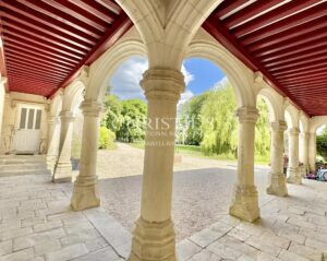 Château historique de la vallée de la Loire, superbement rénové, dans son parc de 5 hectares.