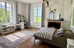 Château historique de la vallée de la Loire, superbement rénové, dans son parc de 5 hectares.