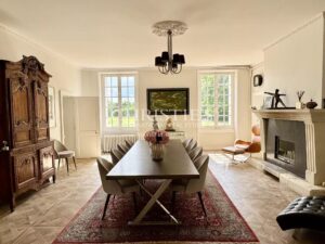 Château historique de la vallée de la Loire, superbement rénové, dans son parc de 5 hectares.