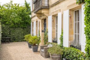 St Emilion - Élégante propriété avec vue sur les vignes, au cœur du village