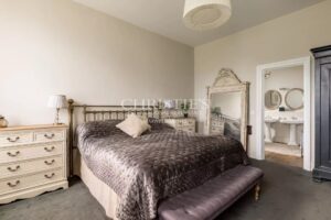 St Emilion - Élégante propriété avec vue sur les vignes, au cœur du village