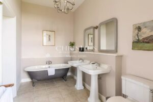 St Emilion - Élégante propriété avec vue sur les vignes, au cœur du village