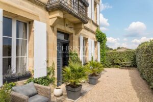 St Emilion - Élégante propriété avec vue sur les vignes, au cœur du village