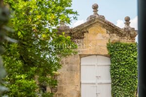 St Emilion - Élégante propriété avec vue sur les vignes, au cœur du village