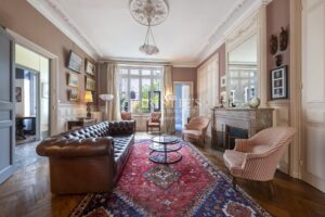 LA ROCHELLE HYPER-CENTRE - Maison de caractère avec 5 chambres à deux pas du Vieux-Port et des commerces