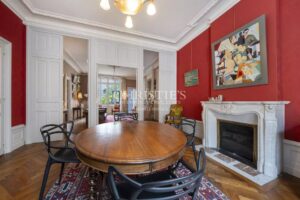 LA ROCHELLE HYPER-CENTRE - Maison de caractère avec 5 chambres à deux pas du Vieux-Port et des commerces