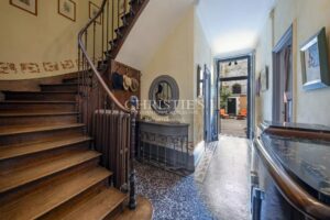 LA ROCHELLE HYPER-CENTRE - Maison de caractère avec 5 chambres à deux pas du Vieux-Port et des commerces