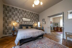 LA ROCHELLE HYPER-CENTRE - Maison de caractère avec 5 chambres à deux pas du Vieux-Port et des commerces