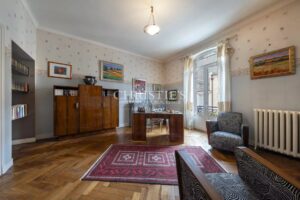 LA ROCHELLE HYPER-CENTRE - Maison de caractère avec 5 chambres à deux pas du Vieux-Port et des commerces