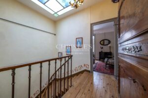 LA ROCHELLE HYPER-CENTRE - Maison de caractère avec 5 chambres à deux pas du Vieux-Port et des commerces