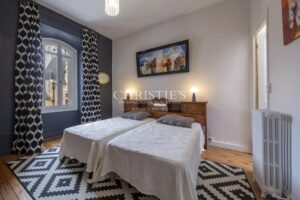 LA ROCHELLE HYPER-CENTRE - Maison de caractère avec 5 chambres à deux pas du Vieux-Port et des commerces