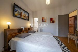 LA ROCHELLE HYPER-CENTRE - Maison de caractère avec 5 chambres à deux pas du Vieux-Port et des commerces