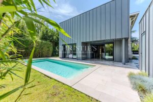 PESSAC - VILLA D'EXCEPTION AU COEUR DU QUARTIER DU CASINO