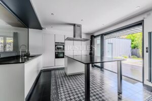 PESSAC - VILLA D'EXCEPTION AU COEUR DU QUARTIER DU CASINO