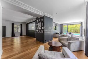 PESSAC - VILLA D'EXCEPTION AU COEUR DU QUARTIER DU CASINO