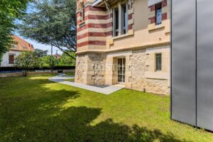 PESSAC - VILLA D'EXCEPTION AU COEUR DU QUARTIER DU CASINO