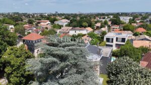 PESSAC - VILLA D'EXCEPTION AU COEUR DU QUARTIER DU CASINO