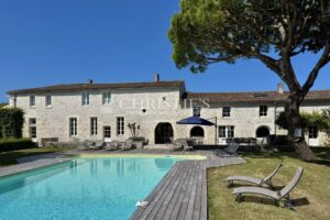 Superbe propriété historique à deux pas des plages proche La Rochelle