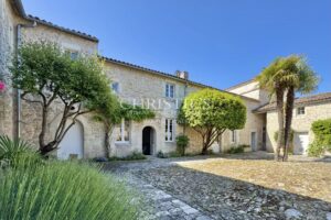 Superbe propriété historique à deux pas des plages proche La Rochelle