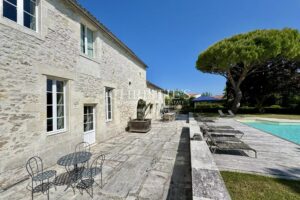 Superbe propriété historique à deux pas des plages proche La Rochelle