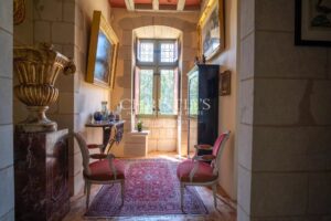Manoir exceptionnel du XV et XVIeme avec jardins à la Française et vignoble Saumur AOC
