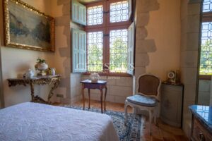 Manoir exceptionnel du XV et XVIeme avec jardins à la Française et vignoble Saumur AOC