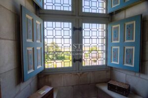 Manoir exceptionnel du XV et XVIeme avec jardins à la Française et vignoble Saumur AOC