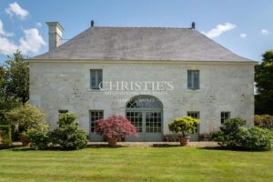 Manoir exceptionnel du XV et XVIeme avec jardins à la Française et vignoble Saumur AOC