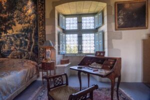 Manoir exceptionnel du XV et XVIeme avec jardins à la Française et vignoble Saumur AOC