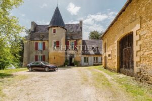 Joyau Architectural du XVIe Siècle avec Classement Patrimonial – Périgord Noir
