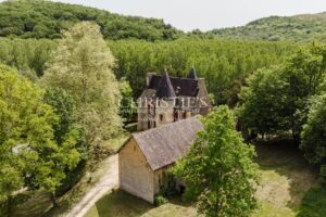 Joyau Architectural du XVIe Siècle avec Classement Patrimonial – Périgord Noir