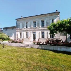 Charmante maison en pierre ouverte sur la nature et son jardin