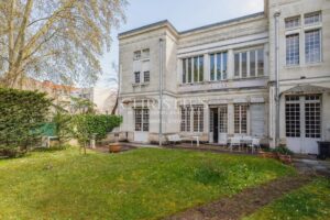 Bordeaux – Saint-Genès | Hôtel Particulier à Rénover avec Jardin de 550 m² et Piscine