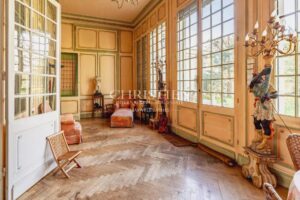 Bordeaux – Saint-Genès | Hôtel Particulier à Rénover avec Jardin de 550 m² et Piscine