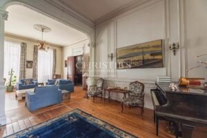 Bordeaux – Saint-Genès | Hôtel Particulier à Rénover avec Jardin de 550 m² et Piscine