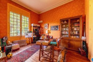 Bordeaux – Saint-Genès | Hôtel Particulier à Rénover avec Jardin de 550 m² et Piscine