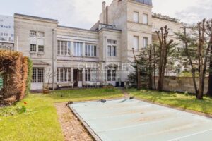 Bordeaux – Saint-Genès | Hôtel Particulier à Rénover avec Jardin de 550 m² et Piscine