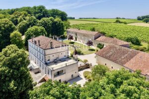 Superbe Domaine Rénové du XIXe Siècle au Cœur de la Sud Charente