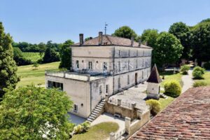Superbe Domaine Rénové du XIXe Siècle au Cœur de la Sud Charente