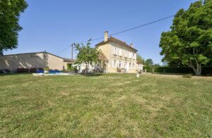 À vendre – Maison de Maître en pierre de taille à Saint-Pey-de-Castets