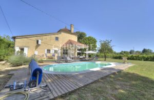 À vendre – Maison de Maître en pierre de taille à Saint-Pey-de-Castets