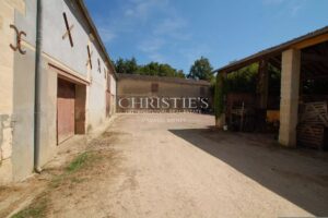 Character property to renovate - Vineyard - Outbuildings - Lovely park - Quiet and discreet