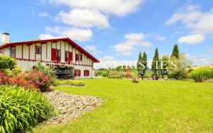 For sale Souraïde - Renovated character farmhouse with swimming pool